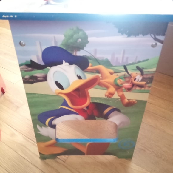 Mickey Mouse table and chairs - Picture 2 of 7